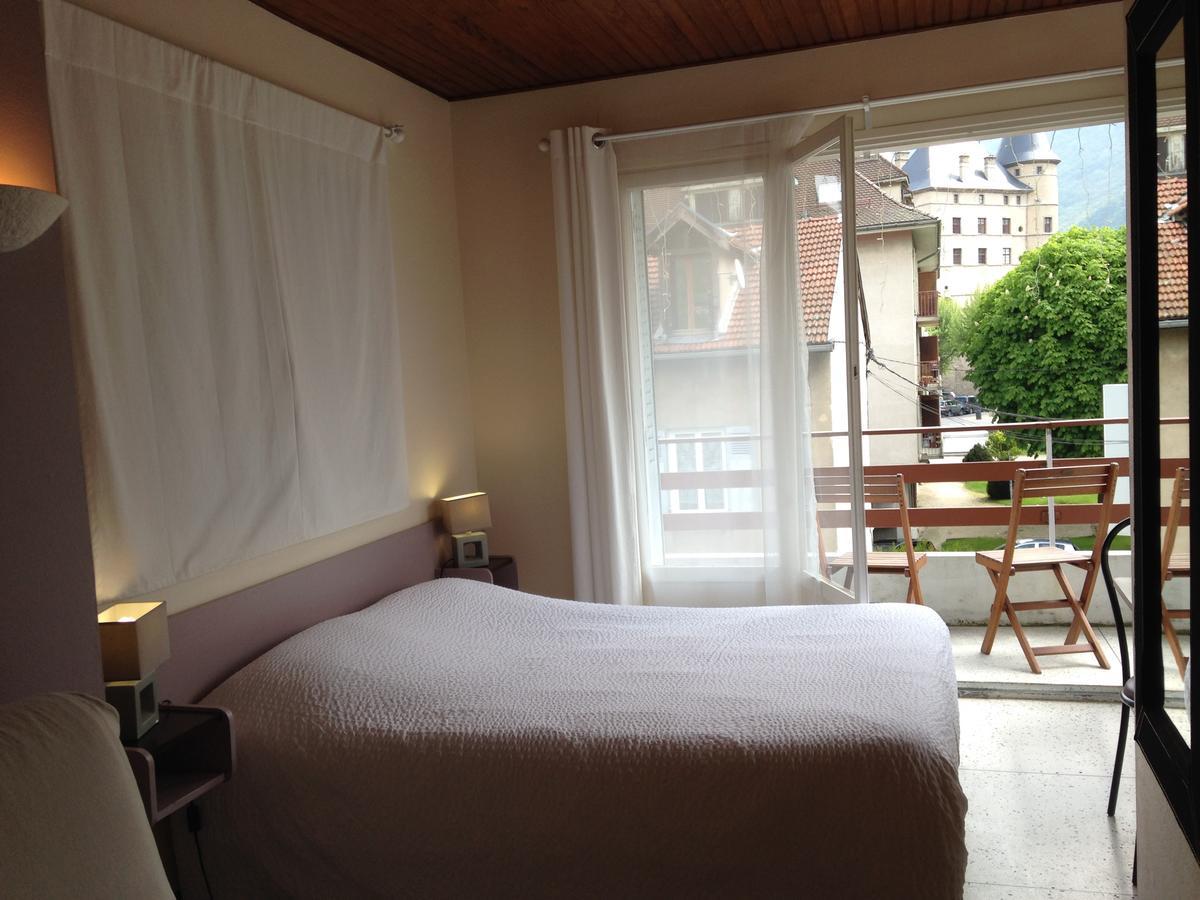 Hotel Sandra Vizille Bagian luar foto